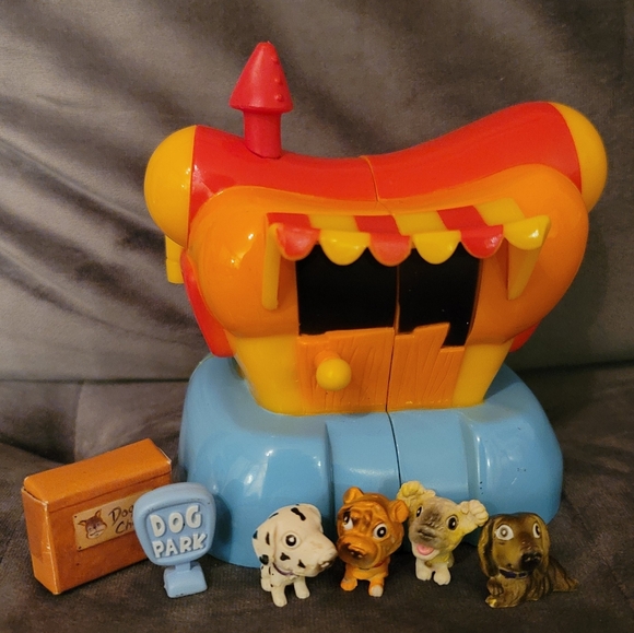 Snubbies Hotdog House & Dogs - Picture 1 of 3